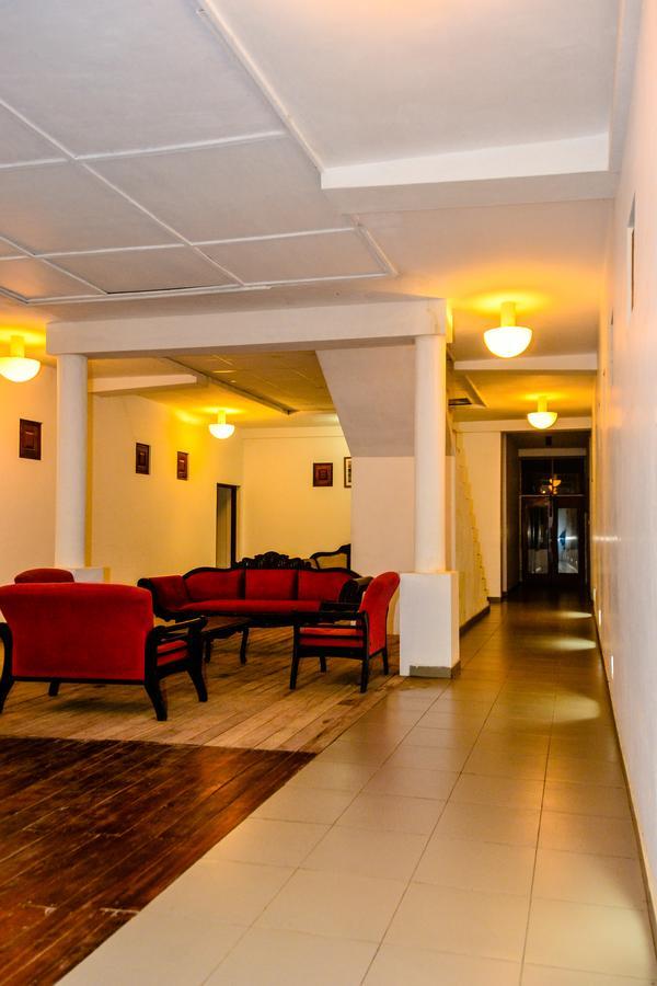 Rainbow Beach Hotel Negombo Exterior foto