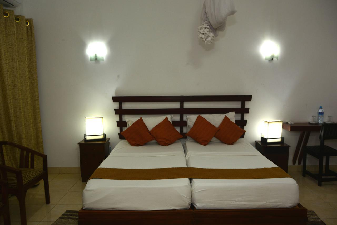 Rainbow Beach Hotel Negombo Exterior foto