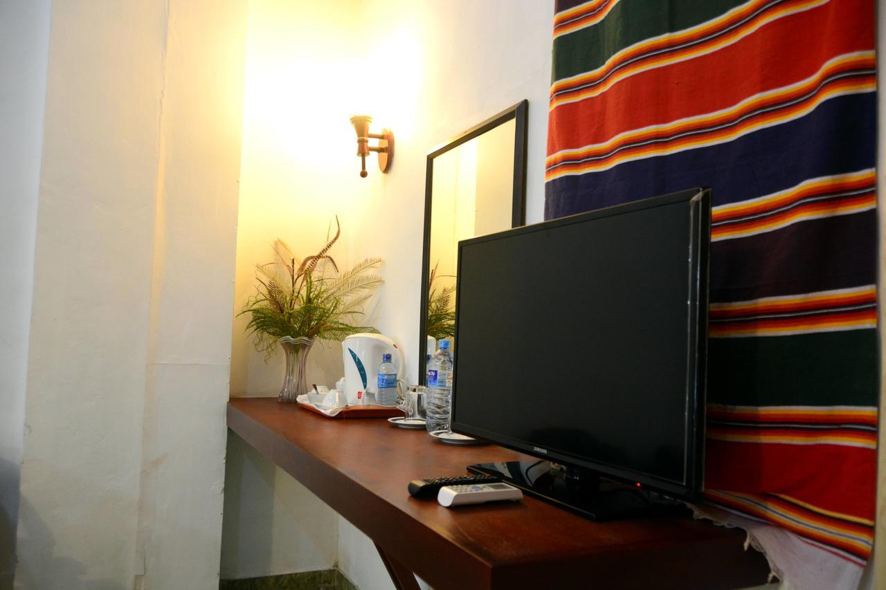 Rainbow Beach Hotel Negombo Exterior foto