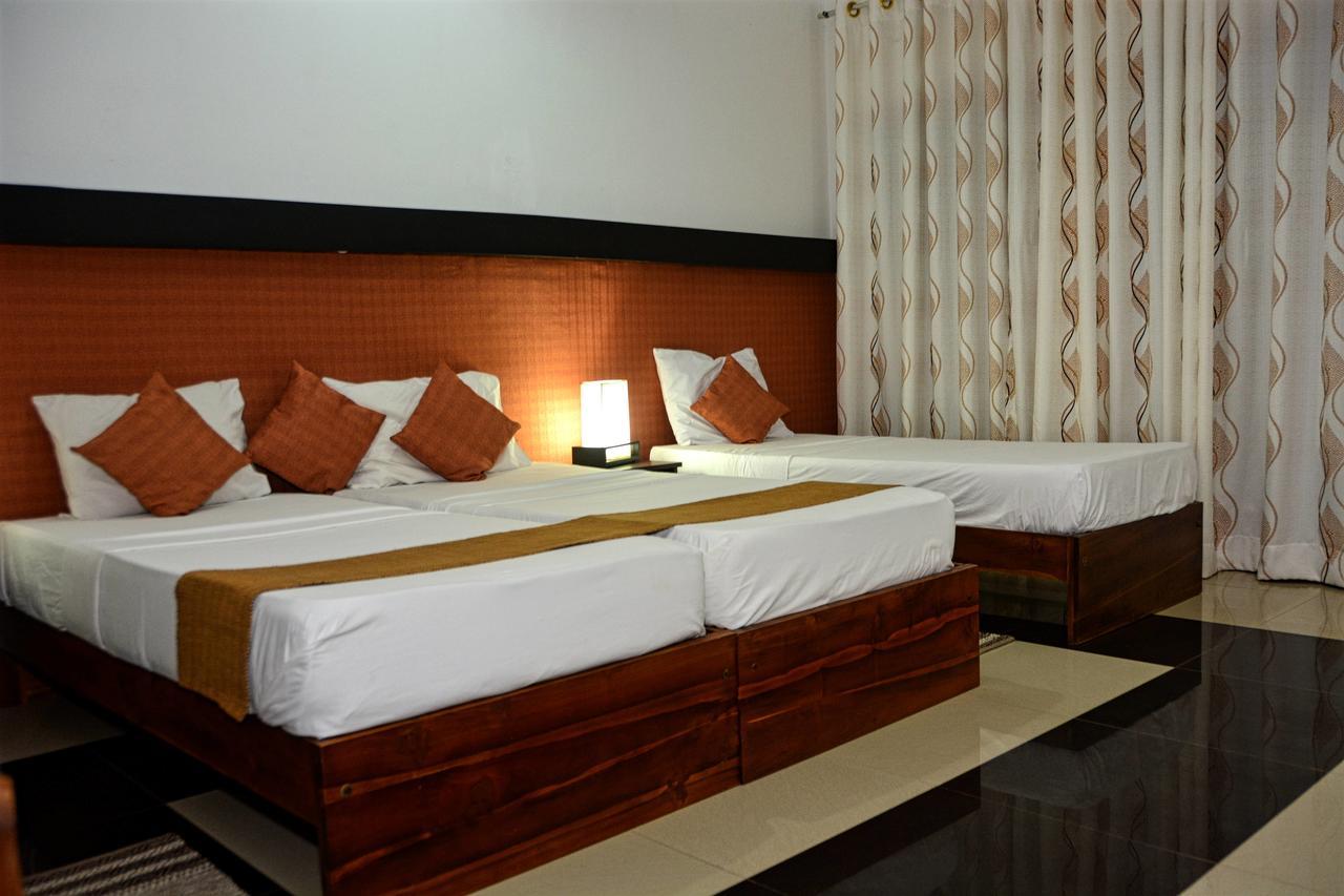 Rainbow Beach Hotel Negombo Exterior foto
