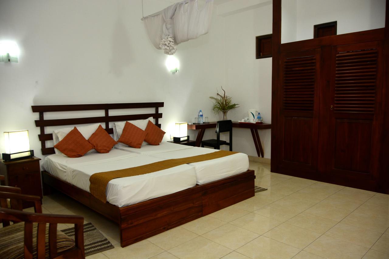 Rainbow Beach Hotel Negombo Exterior foto